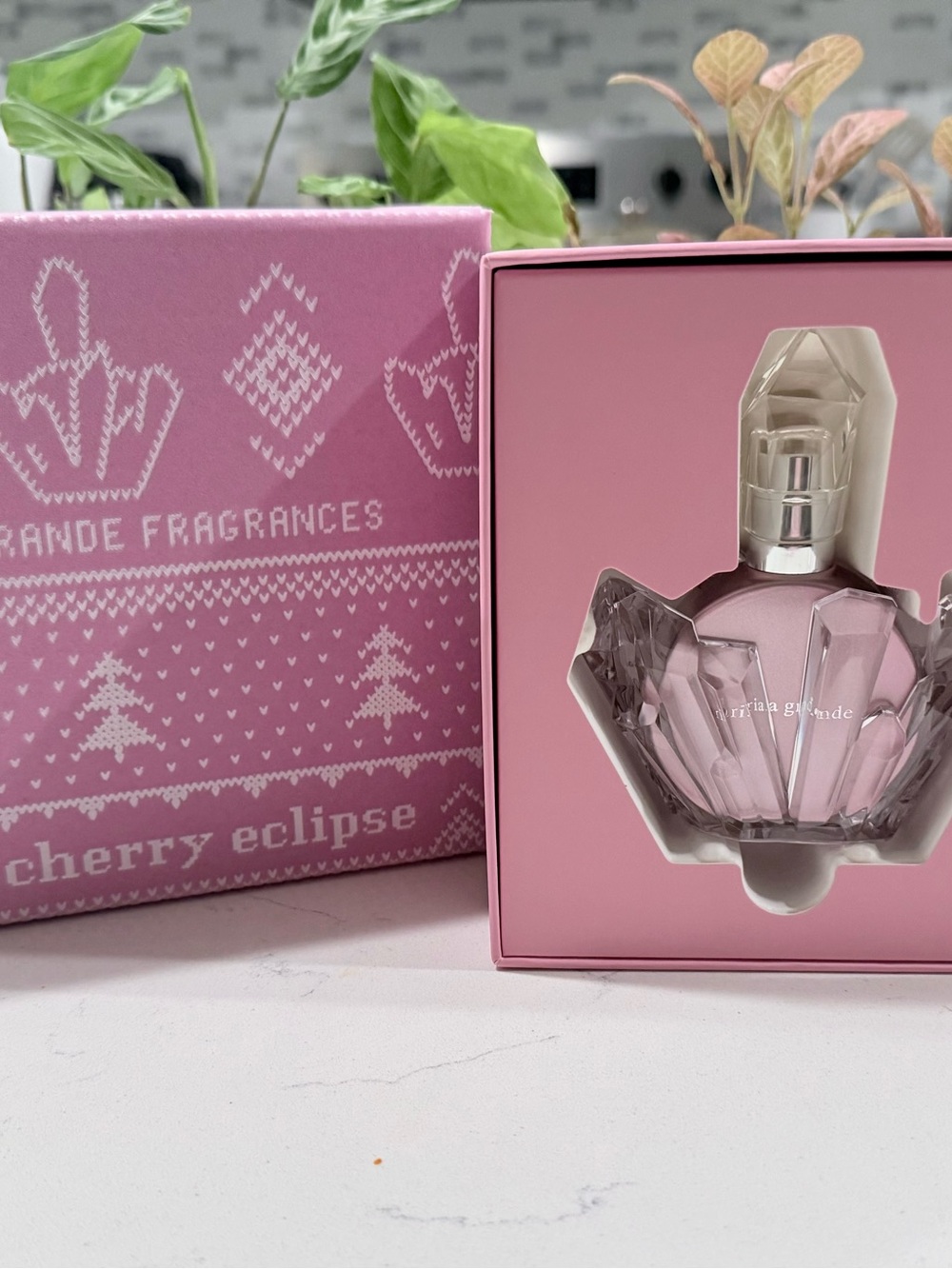 The Ariana Grande r.e.m. Cherry Eclipse Gift Set